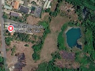 Đất đối diện mặt tiền đường hắc dịch.