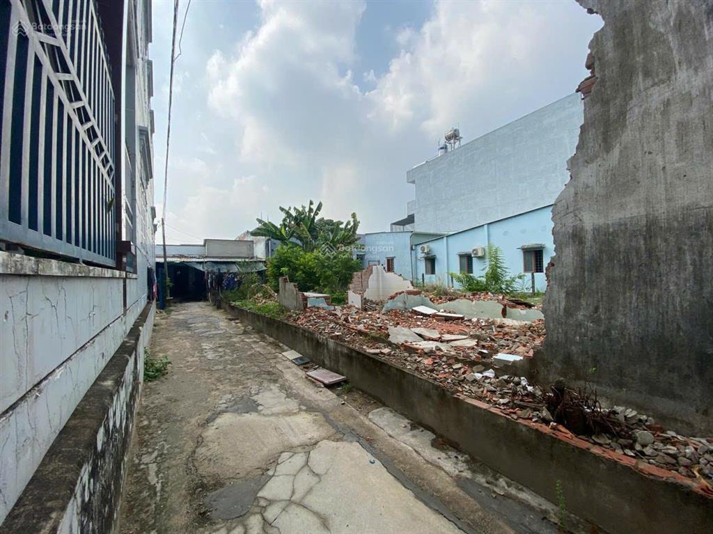 Chính chủ kẹt tiền bán gấp 200m2 đất thị trấn củ chi, sổ hồng riêng