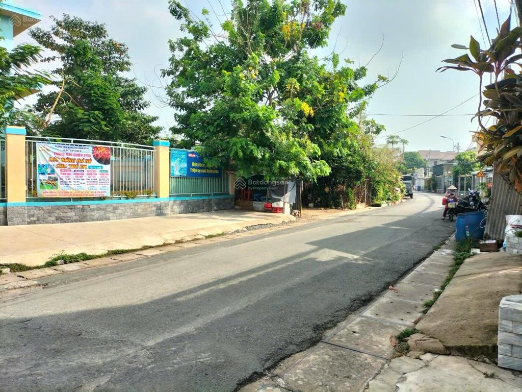 Chính chủ kẹt tiền bán gấp 200m2 đất thị trấn củ chi, sổ hồng riêng