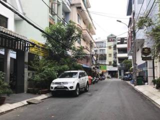 Hẻm ô tô cmt8, quận 3. dt 90m2. nhà 2 tầng. ô tô để trong nhà