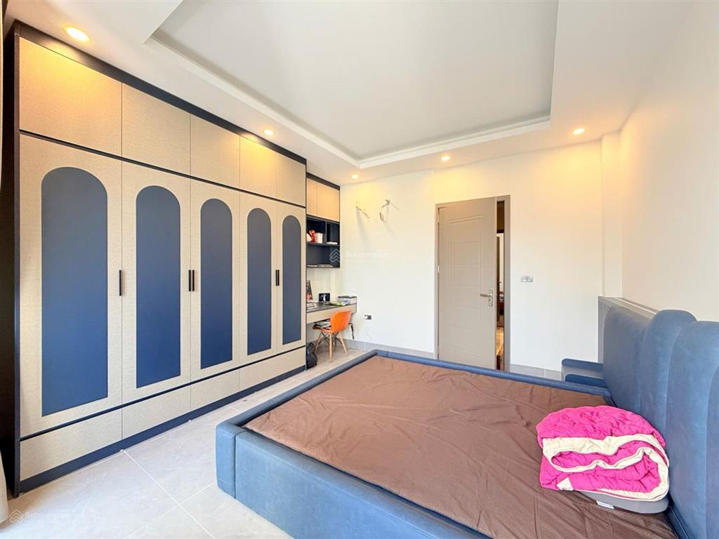 Nhà mới 52m x 7 tầng thang máy 40 m ra phố ( sát cv võ thị sáu ) trước măt nhà rộng thoáng hbthn