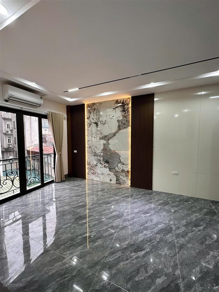 Nhà xây mới cách mặt phố 60 m, có sân để xe  dt 50m2  6 tầng t.máy mt 4m khâm thiên đống đa hn