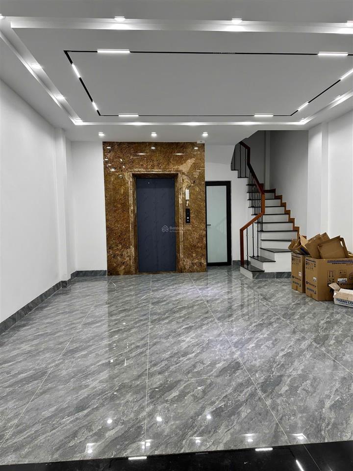 Nhà xây mới cách mặt phố 60 m, có sân để xe  dt 50m2  6 tầng t.máy mt 4m khâm thiên đống đa hn