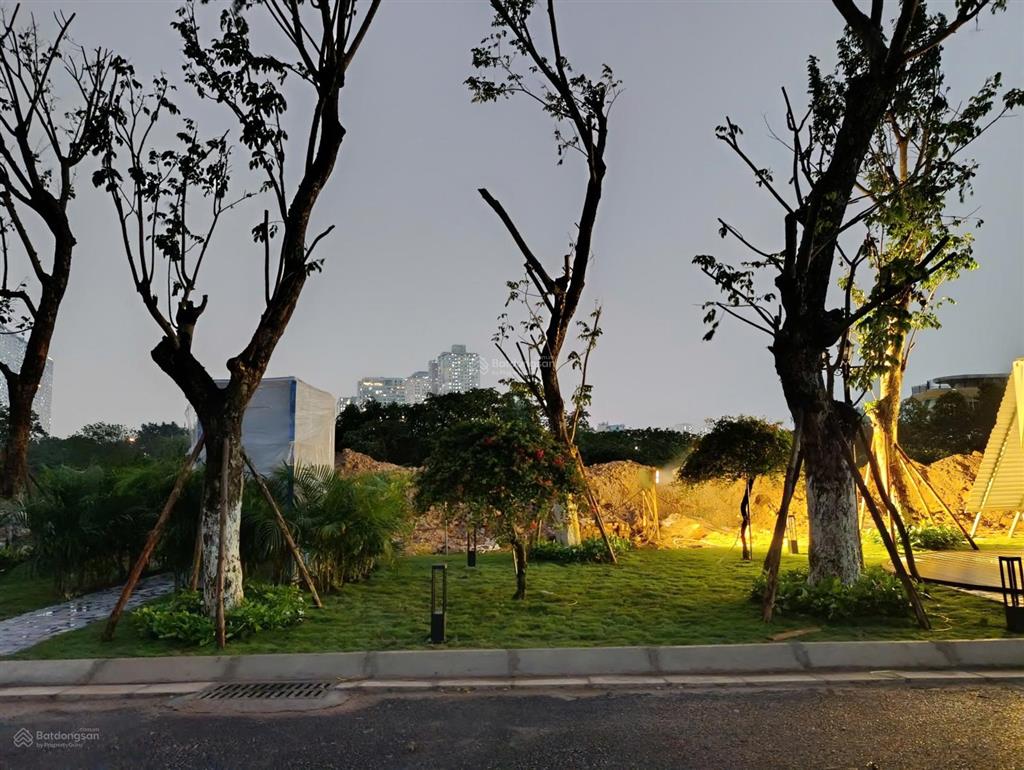 Cắt lỗ bán gấp căn liền kề mặt phố kinh doanh rất ok, bán đảo linh đàm 150m2 mặt tiền 6m