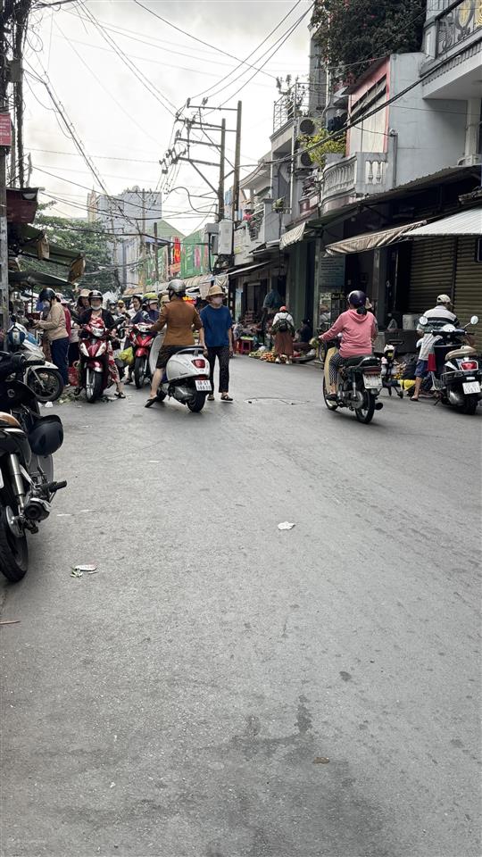 [ phú nhuận]  mặt tiển 10m.đường lê tự tàisổ vuông đẹp,sát,nguyễn đình chiểu & phan xích long.