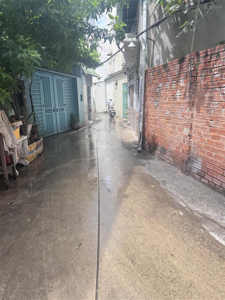 Nc 2 tầng, 48m2, sạch, hẻm thông, có sân, chợ, trường, nhà thờ. chỉ 5tr/th