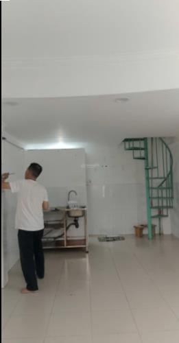 Nc 2 tầng, 48m2, sạch, hẻm thông, có sân, chợ, trường, nhà thờ. chỉ 5tr/th