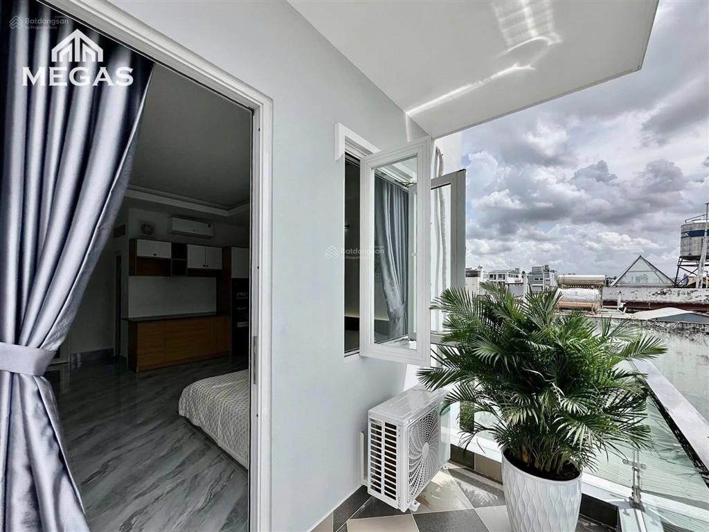 Phòng 40m2 thang máy. full nội thất cộng hòa gần sân bay tân sơn nhất