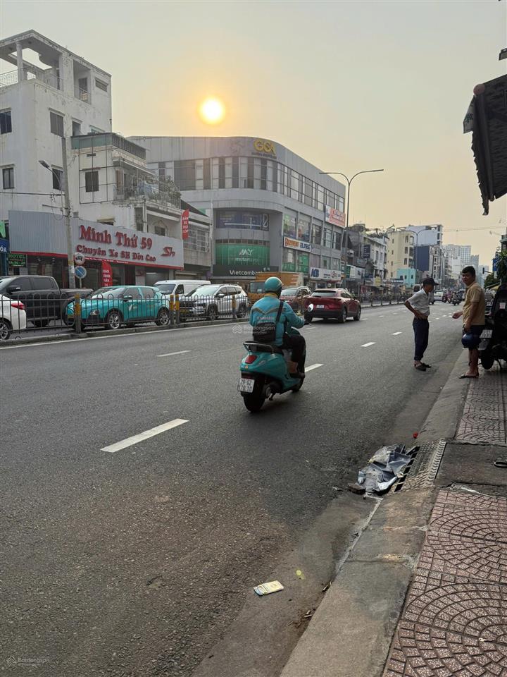 Mặt bằng cho thuê 50m2 trống suốt hoàng văn thụ phú nhuận.  0765 400 *** a quý