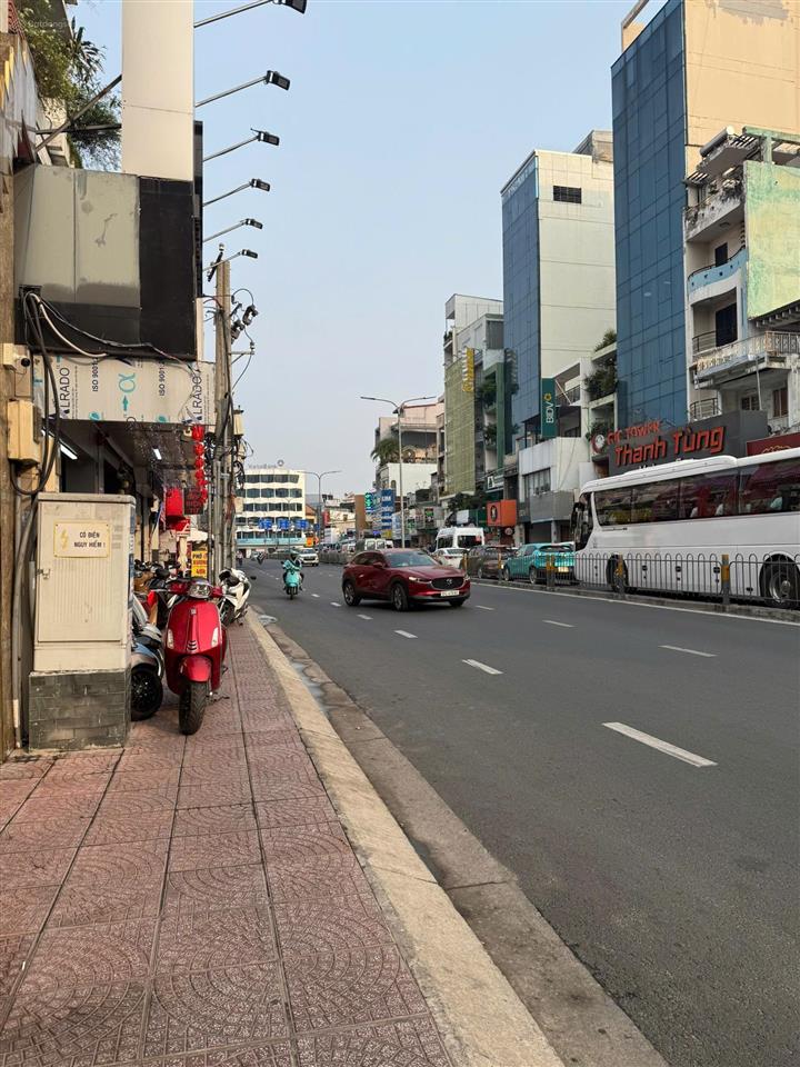 Mặt bằng cho thuê 50m2 trống suốt hoàng văn thụ phú nhuận.  0765 400 *** a quý