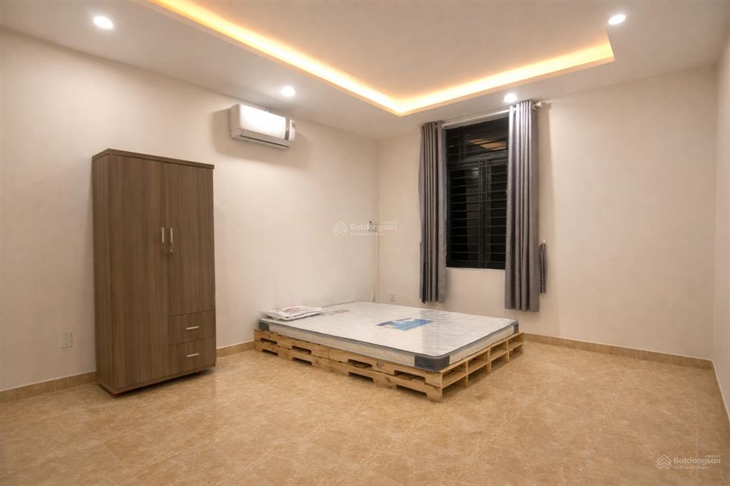 Phòng 35m cửa sổ phan đăng lưu vs phan xích long cách quận 1 chỉ 5 phút.