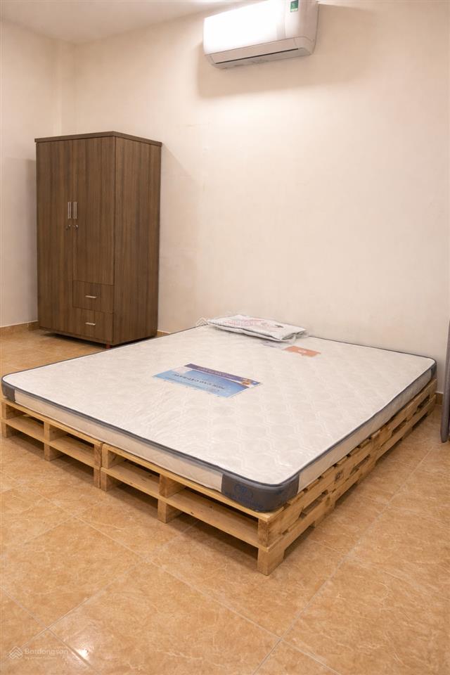 Phòng 35m cửa sổ phan đăng lưu vs phan xích long cách quận 1 chỉ 5 phút.