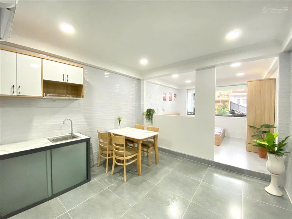 Phòng full nội thất phan đăng lưu q.phú nhuận. ko thu phí dv.phòng ở liền