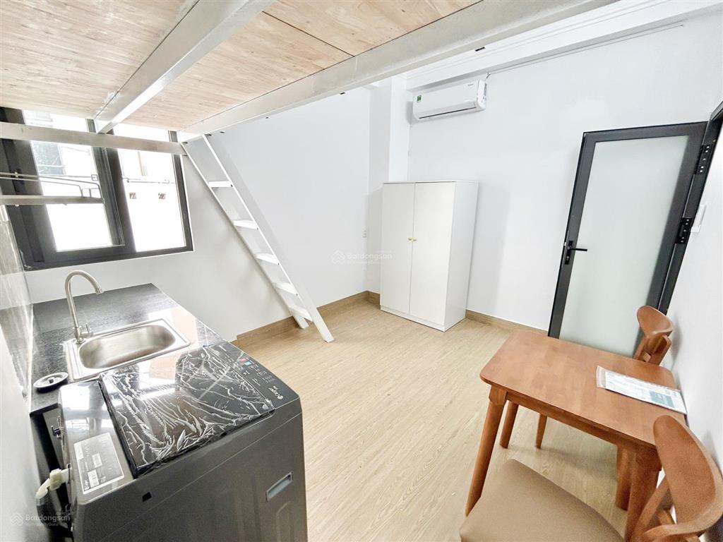 Phòng mới duplex 30m cộng hòa ngay e town 2. ở liền