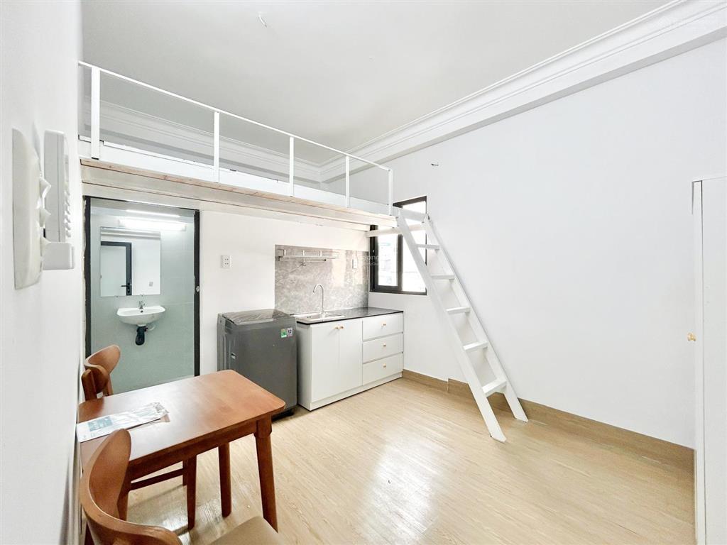 Phòng mới duplex 30m cộng hòa ngay e town 2. ở liền