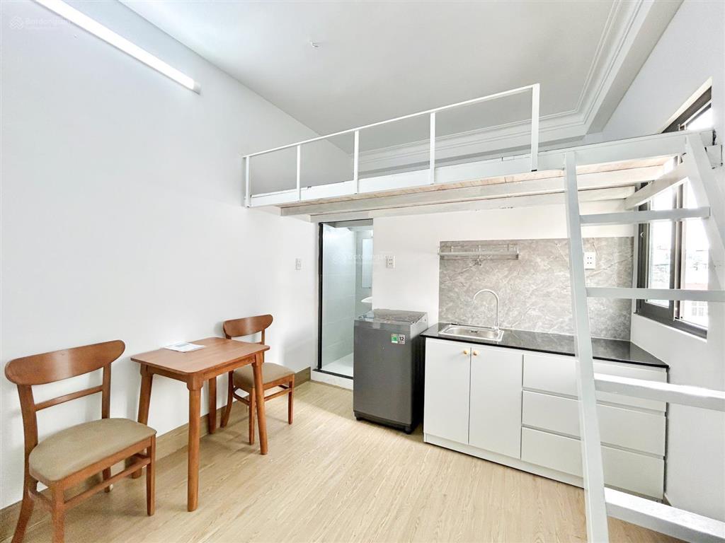 Phòng mới duplex 30m cộng hòa ngay e town 2. ở liền
