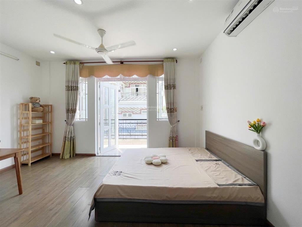 Phòng mới tách bếp, 45m, ban công ngay tòa etown cộng hòa.