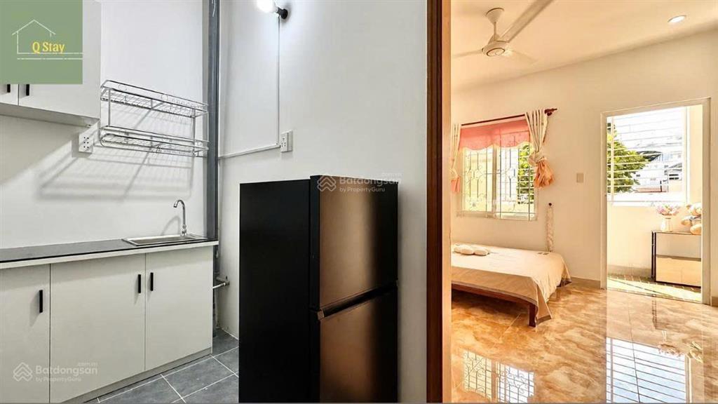 Phòng ban công 40m, tách bếp, gần sân bay  full nội thất.