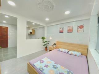 Phòng mới 40m², full nội thất, ngay etown cộng hòa. thang máy.
