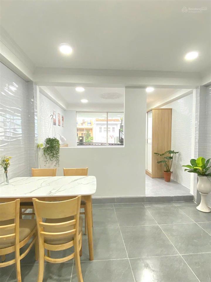 Phòng mới 40m², full nội thất, ngay etown cộng hòa. thang máy.
