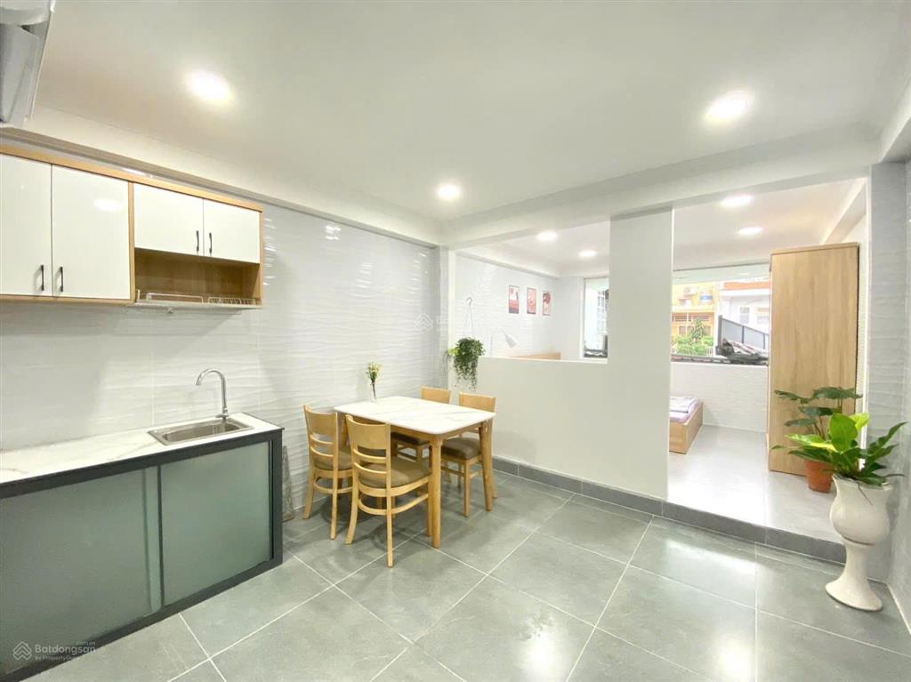 Phòng mới 40m², full nội thất, ngay etown cộng hòa. thang máy.