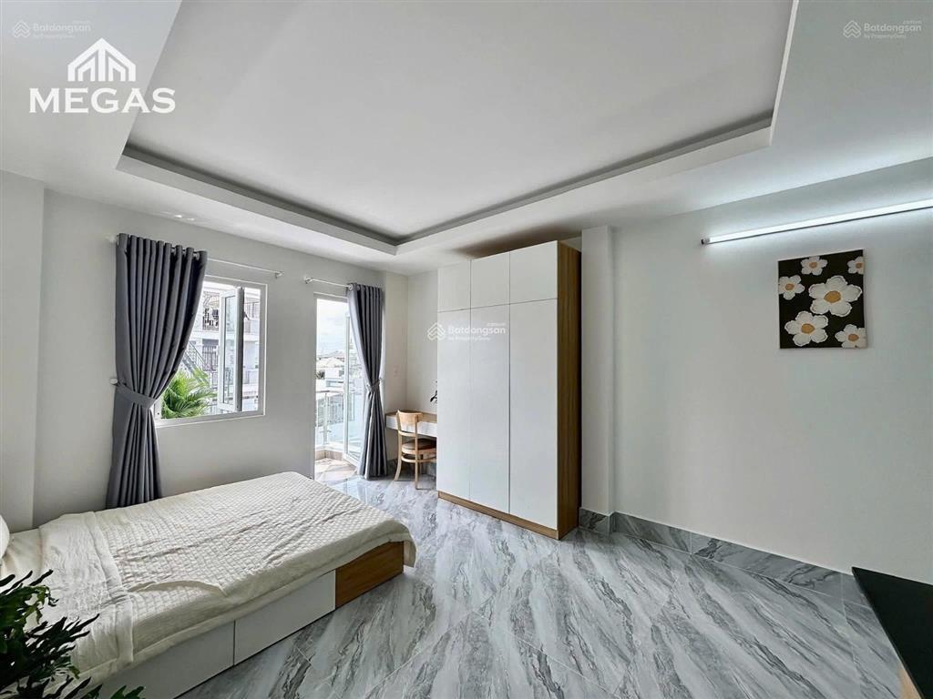 Ban công 30m full nội thất phan đăng lưu giáp bình thạnh quận 1