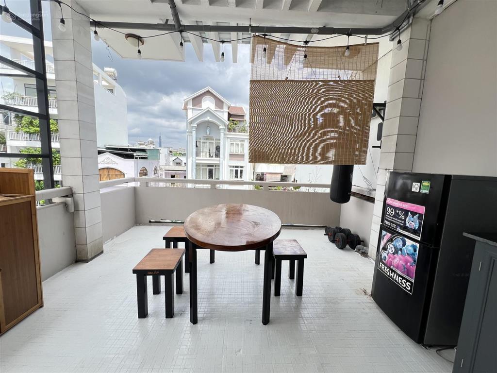 Cho thuê penthouse tách bếp rộng 40m2 giá 8,2 triệu tại nguyễn văn đậu, q.bình thạnh, hcm