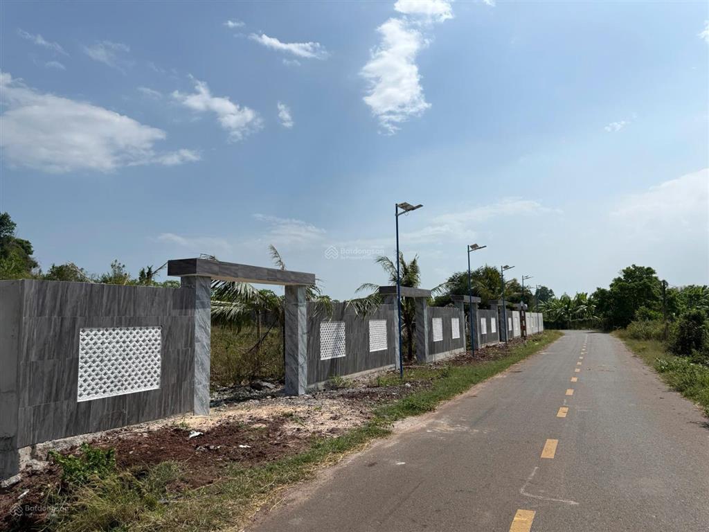 Bán nền biệt thự vuông vức lưng tựa núi thơm view mặt tiền đường đối diện hồ đá bàng chỉ 200m