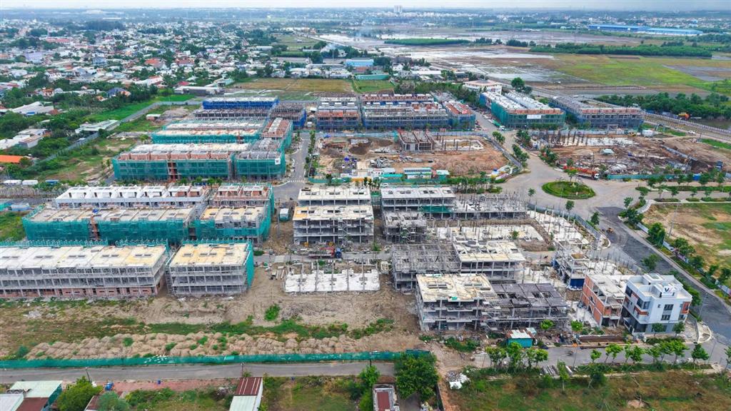 Chính chủ cần bán shop mặt tiền đường lớn spring ville gamudaland