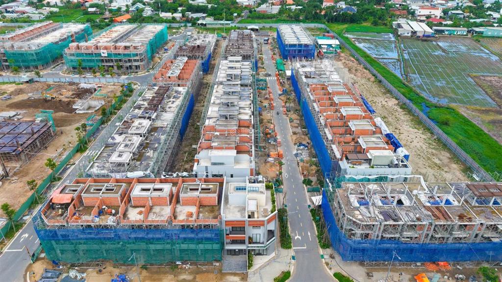 Cần bán nhà phố góc 2 mặt tiền đường tại spring ville gamuda nhơn trạch