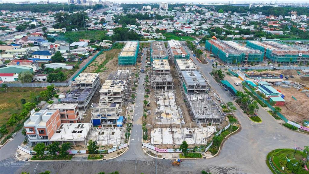 Cần bán nhà phố góc 2 mặt tiền đường tại spring ville gamuda nhơn trạch