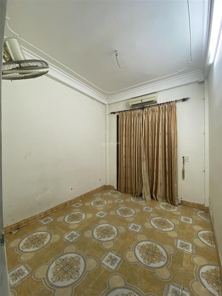 Cho thuê nhà riêng tại ngõ 77, bằng liệt, 4 tầng 40m2, 5pn, 3wc, hàng hiếm giá siêu hời