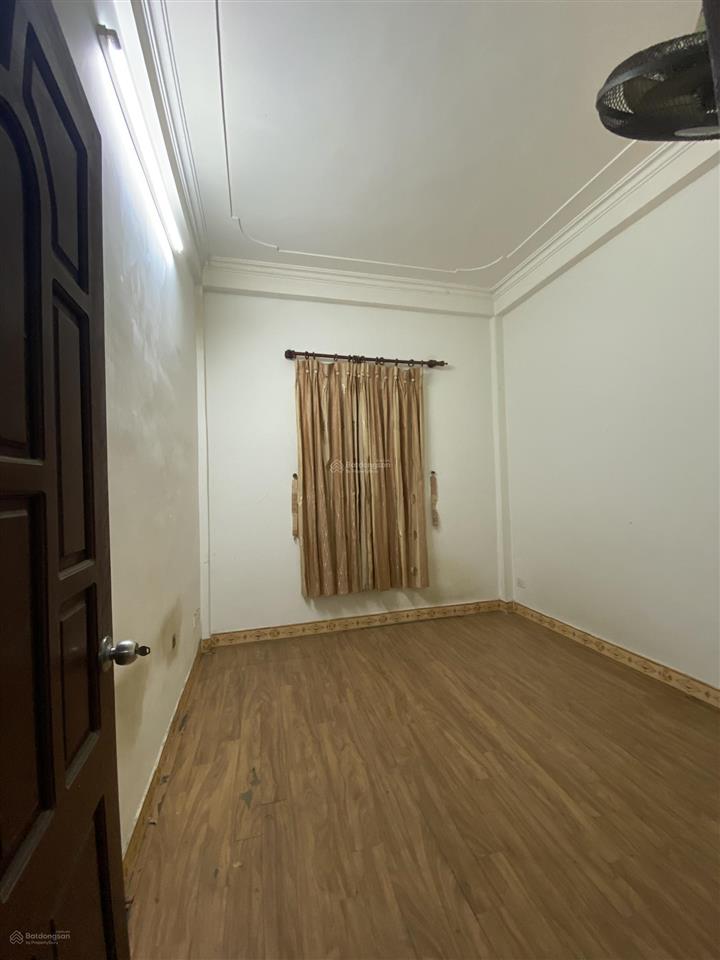 Cho thuê nhà riêng tại ngõ 77, bằng liệt, 4 tầng 40m2, 5pn, 3wc, hàng hiếm giá siêu hời