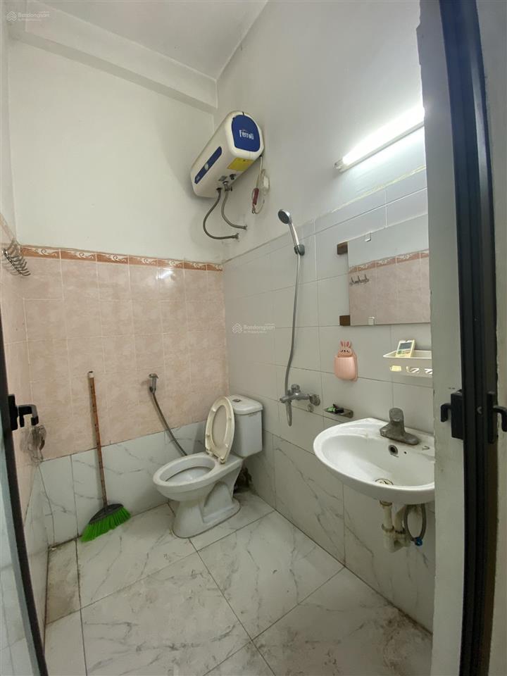 Cho thuê nhà riêng tại ngõ 77, bằng liệt, 4 tầng 40m2, 5pn, 3wc, hàng hiếm giá siêu hời