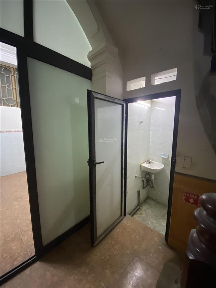 Cho thuê nhà riêng tại ngõ 77, bằng liệt, 4 tầng 40m2, 5pn, 3wc, hàng hiếm giá siêu hời