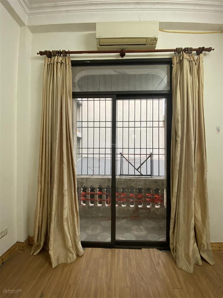 Cho thuê nhà riêng tại ngõ 77, bằng liệt, 4 tầng 40m2, 5pn, 3wc, hàng hiếm giá siêu hời