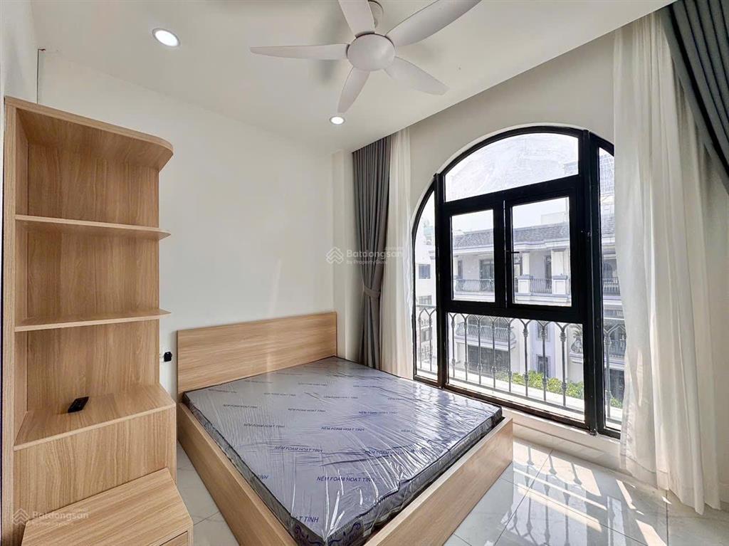 Cho thuê căn hộ cao cấp full nội thất vạn phúc city, tách bếp siêu thoáng