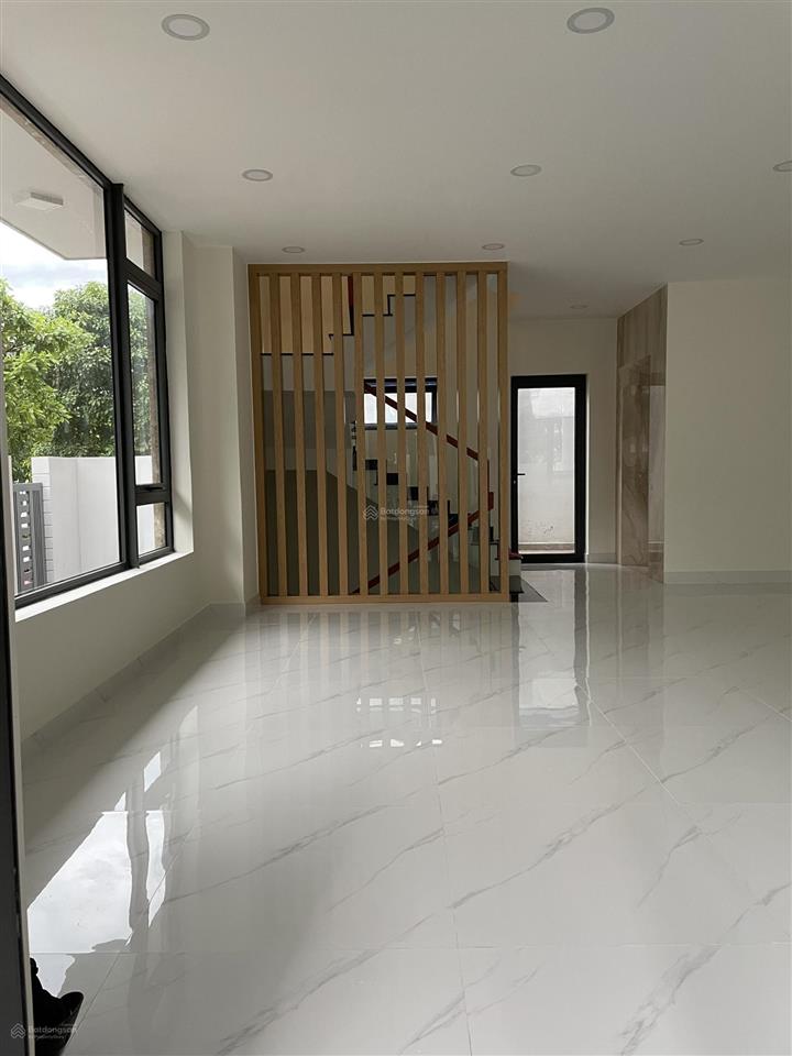 Cho thuê nhà căn góc 2 mặt tiền vạn phúc city, vị trí đẹp trung tâm kđt