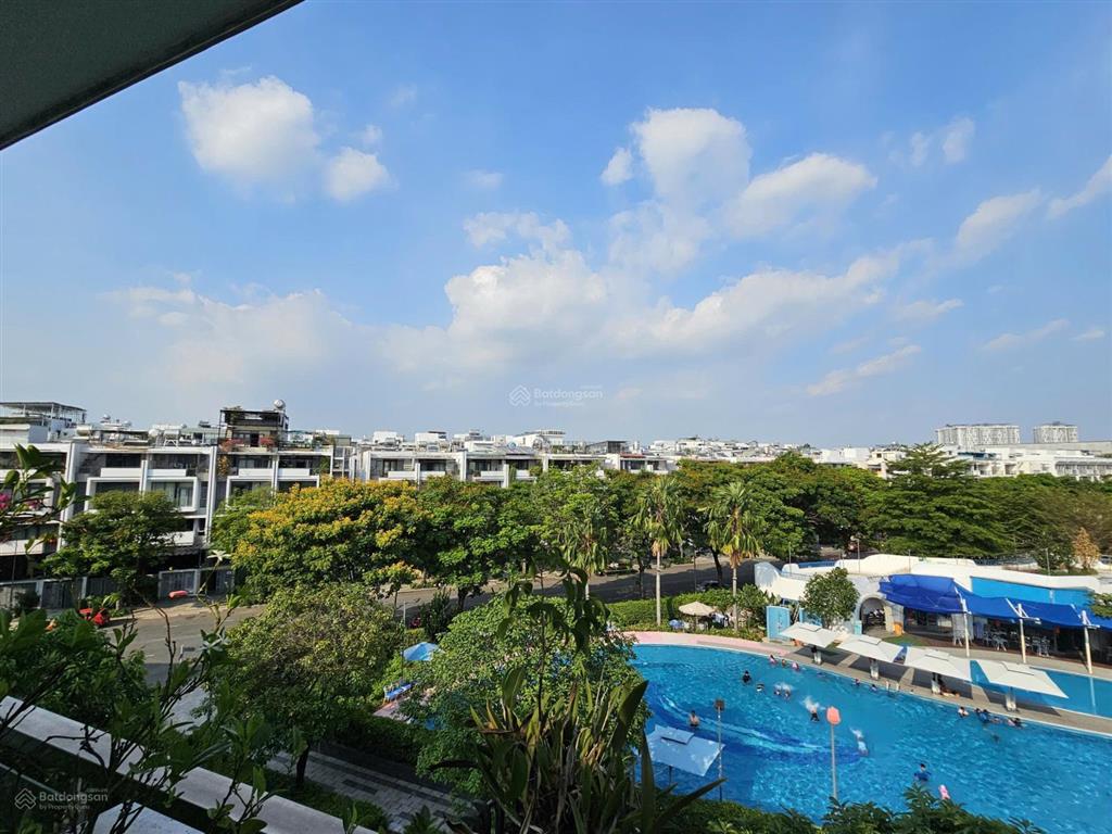 Cho thuê nhà căn góc 2 mặt tiền vạn phúc city, vị trí đẹp trung tâm kđt