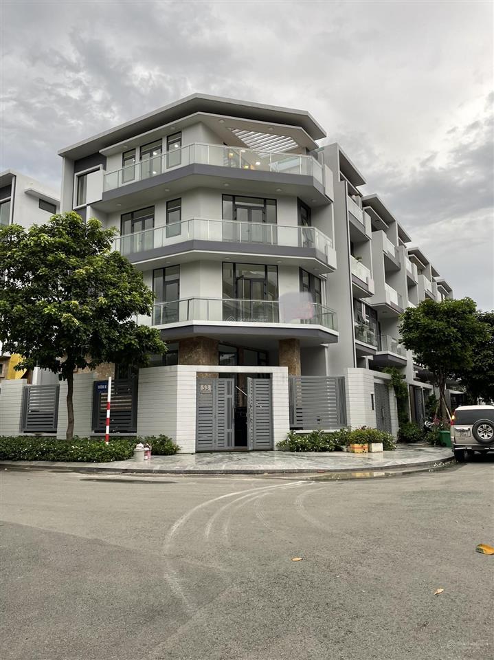 Cho thuê nhà căn góc 2 mặt tiền vạn phúc city, vị trí đẹp trung tâm kđt