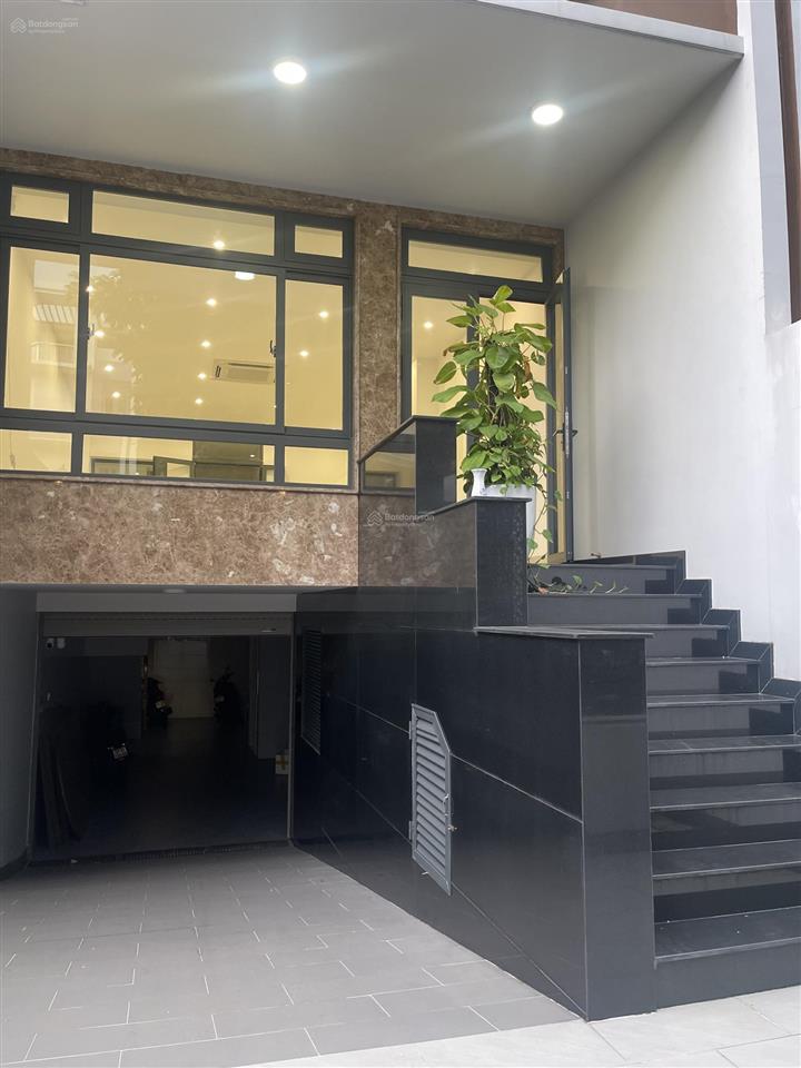 Cho thuê văn phòng tầng trệt lối đi riêng phù hợp văn phòng đại diện / showroom  chỉ 12tr/th