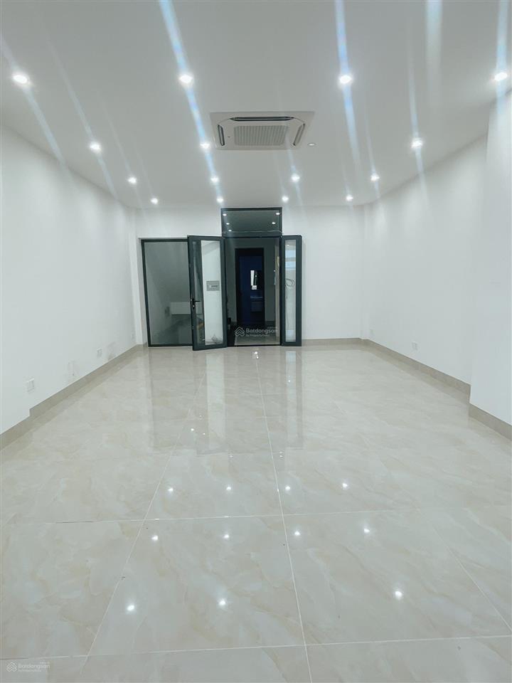 Cho thuê văn phòng tầng trệt lối đi riêng phù hợp văn phòng đại diện / showroom  chỉ 12tr/th