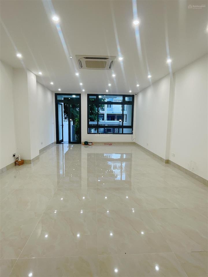 Cho thuê văn phòng tầng trệt lối đi riêng phù hợp văn phòng đại diện / showroom  chỉ 12tr/th