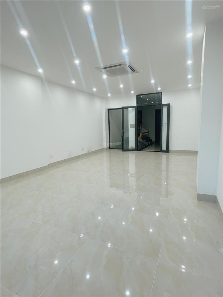 Cho thuê văn phòng tầng trệt lối đi riêng phù hợp văn phòng đại diện / showroom  chỉ 12tr/th