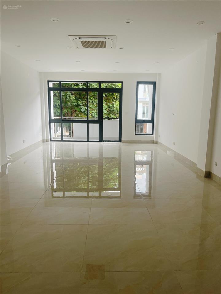 Cho thuê văn phòng tầng trệt lối đi riêng phù hợp văn phòng đại diện / showroom  chỉ 12tr/th