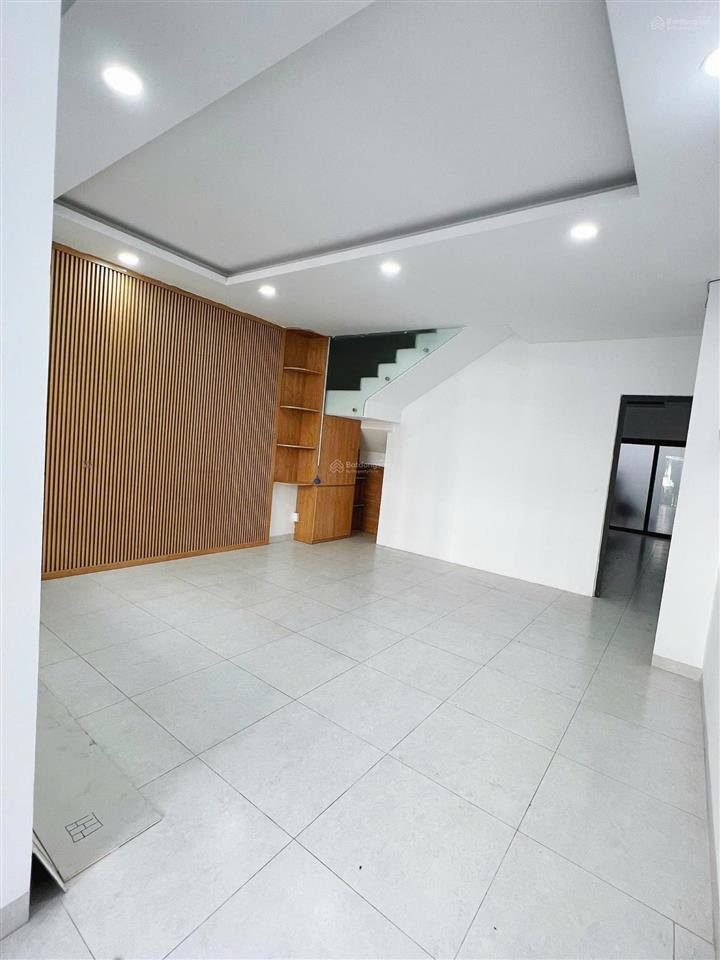 Cho thuê văn phòng tầng trệt lối đi riêng phù hợp văn phòng đại diện/showroom vạn phúc 8,5tr/th