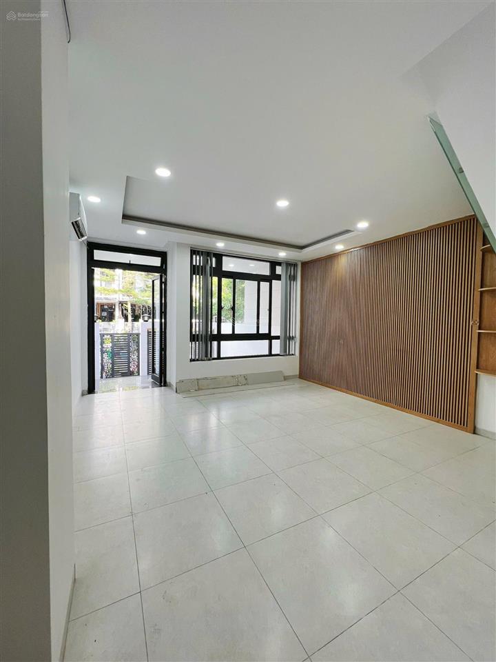 Cho thuê văn phòng tầng trệt lối đi riêng phù hợp văn phòng đại diện/showroom vạn phúc 8,5tr/th