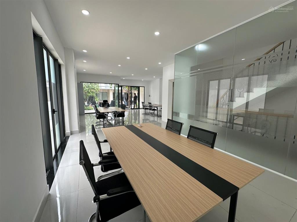 Cho thuê văn phòng 55m², full nội thất giá chỉ 10 triệu/tháng tại vạn phúc city