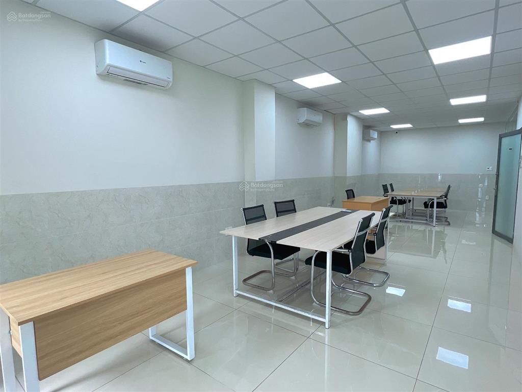 Cho thuê văn phòng 55m², full nội thất giá chỉ 10 triệu/tháng tại vạn phúc city