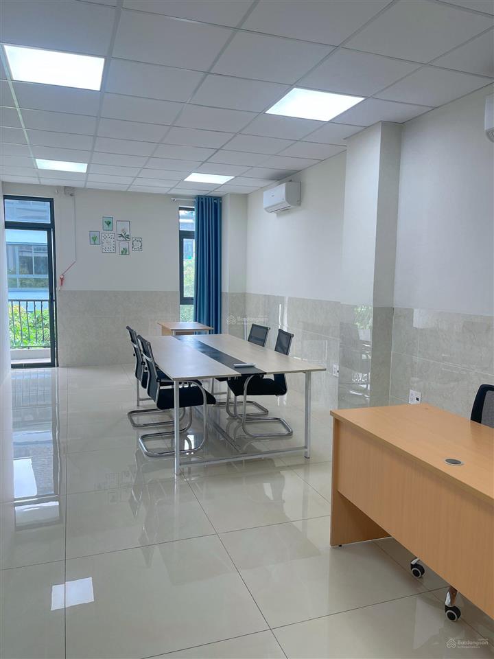 Cho thuê văn phòng 55m², full nội thất giá chỉ 10 triệu/tháng tại vạn phúc city